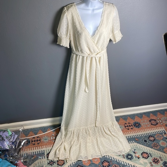 Lulu’s Sweet Swiss Dot Maxi Dress Creamy Ivory Off White BRIDAL Medium - Picture 4 of 13